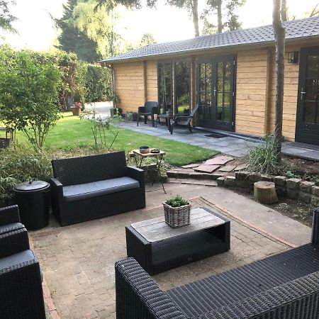 Villa 3 Slaapkamer Blokhut Met Opgemaakte Bedden Putten Exterior foto
