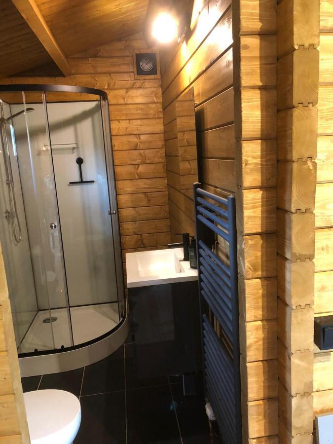 Villa 3 Slaapkamer Blokhut Met Opgemaakte Bedden Putten Exterior foto