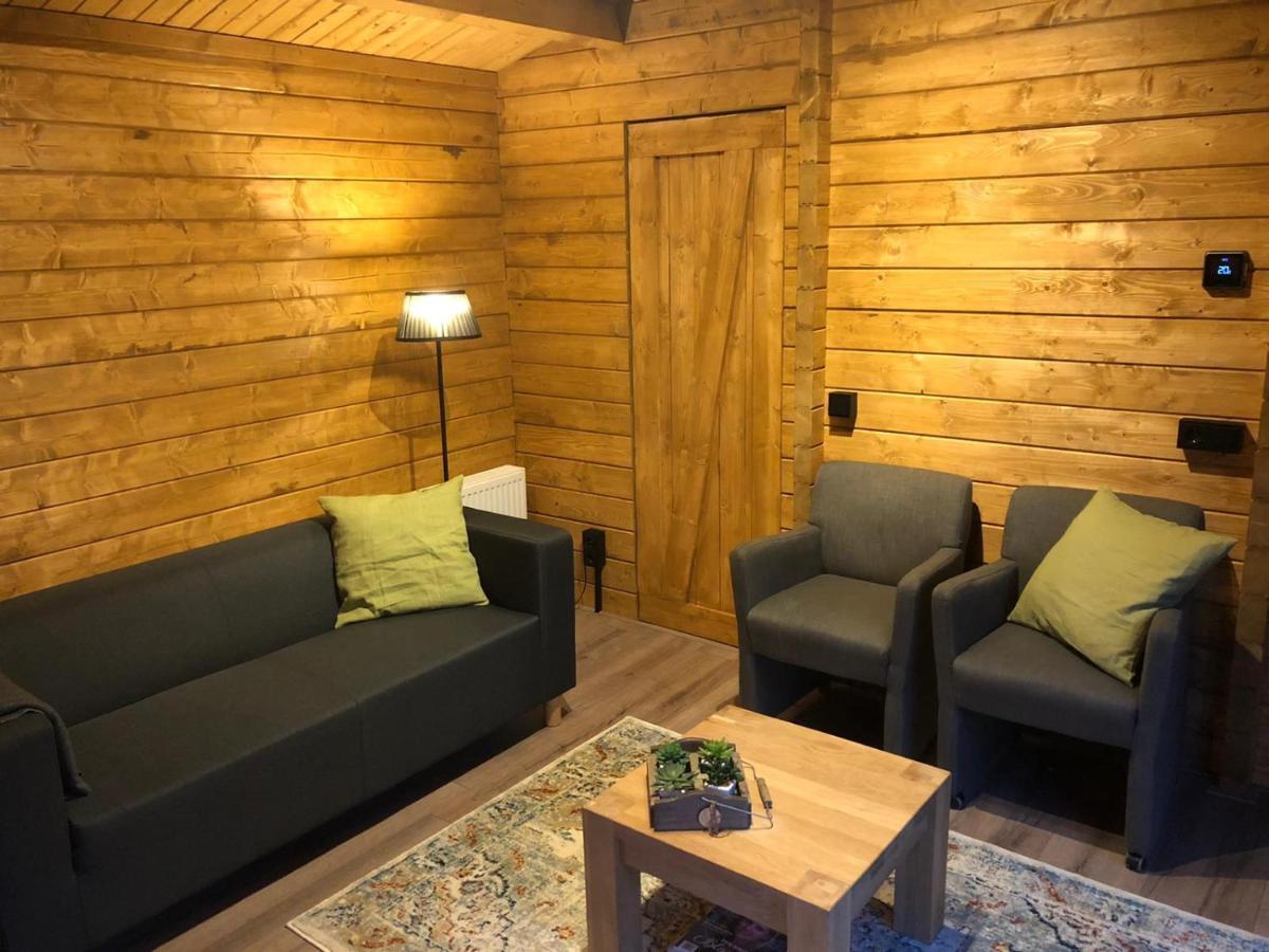 Villa 3 Slaapkamer Blokhut Met Opgemaakte Bedden Putten Exterior foto