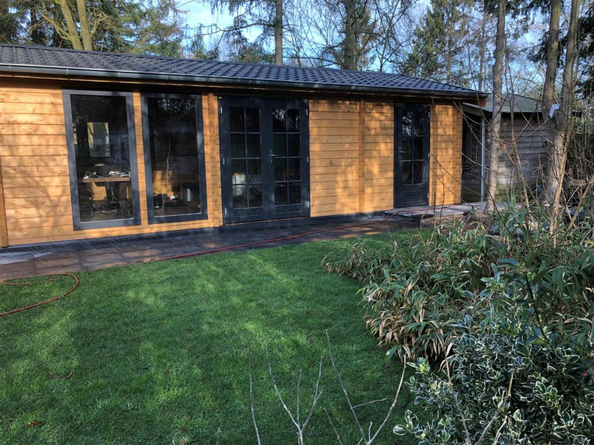Villa 3 Slaapkamer Blokhut Met Opgemaakte Bedden Putten Exterior foto
