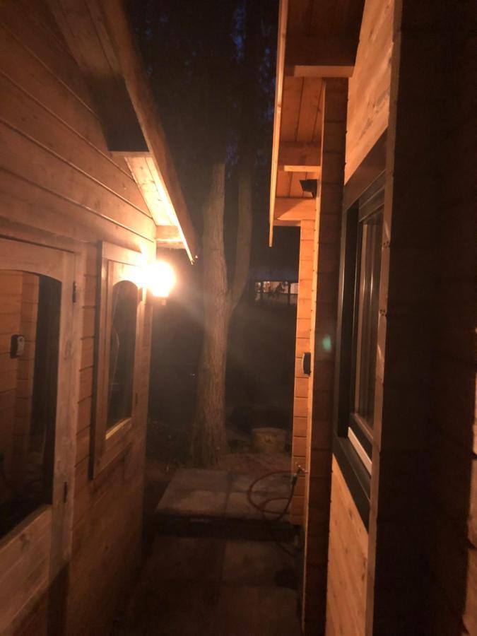Villa 3 Slaapkamer Blokhut Met Opgemaakte Bedden Putten Exterior foto