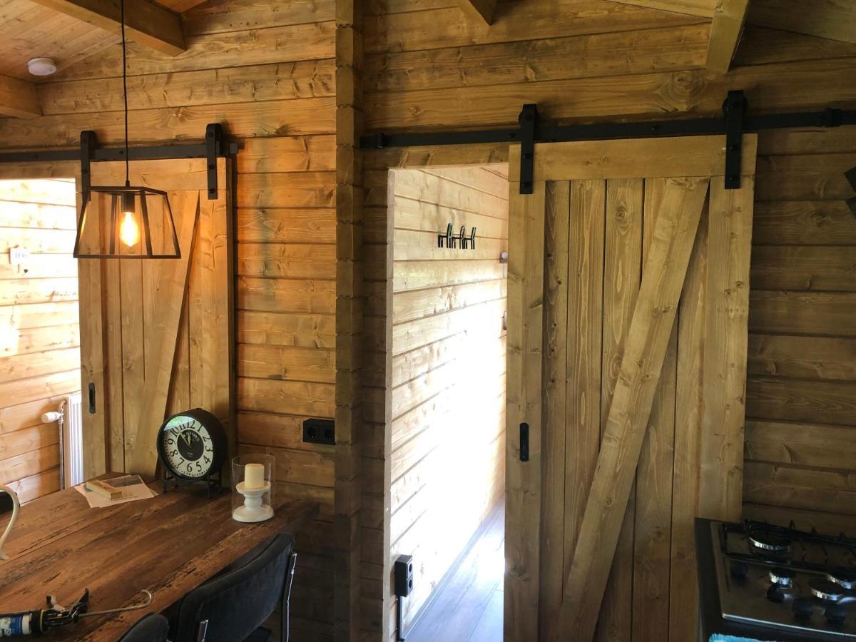 Villa 3 Slaapkamer Blokhut Met Opgemaakte Bedden Putten Exterior foto
